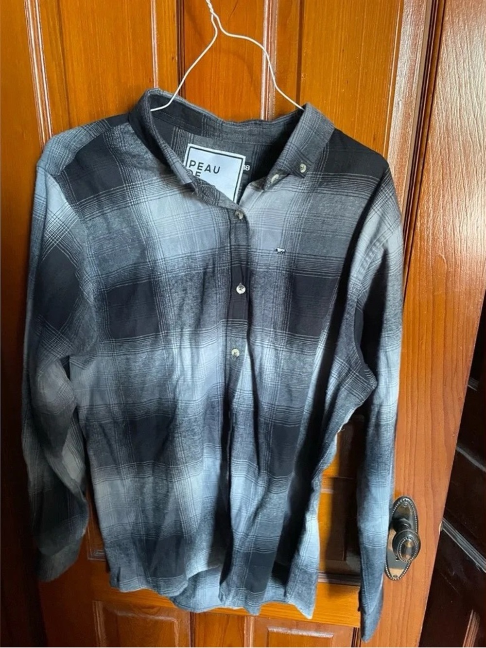 Peau De Loup Black & Gray Plaid Long-Sleeve Button-Up Shirt